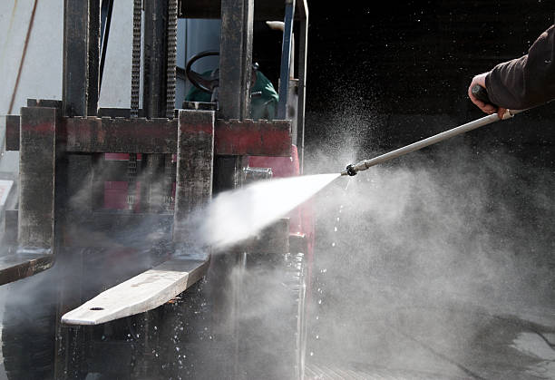 Best Roof Pressure Washing  in Oak Grove, MN